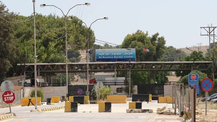 اللاجئون يضرمون حريقا ثانيا على الحدود الأردنية السورية