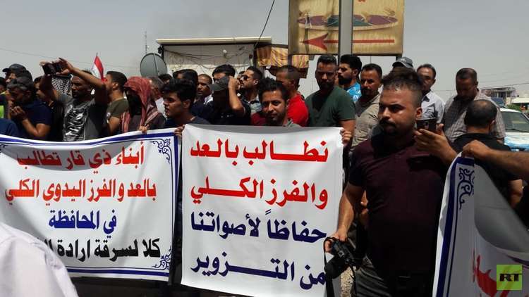 تظاهرات في ذي قار تطالب بإعادة عدّ أصوات الانتخابات وفرزها يدويا 