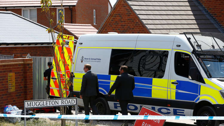 نقل شرطي بريطاني على صلة بقضية إيمزبري إلى المستشفى 