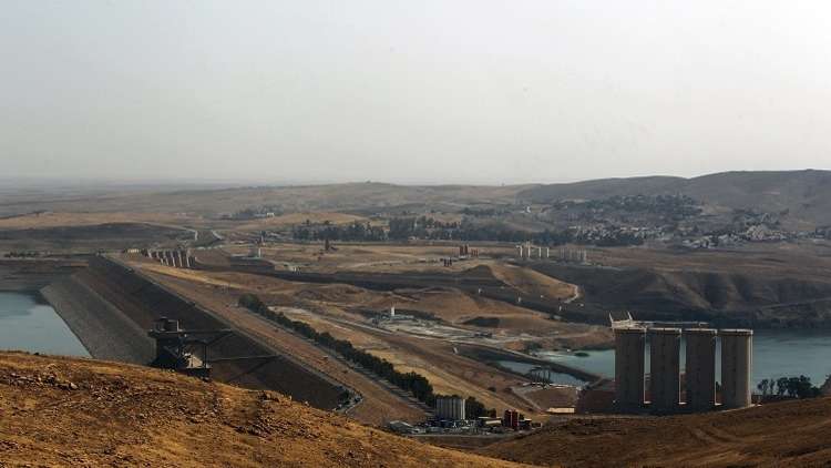 مدينة زمار العراقية الغارقة تظهر للعيان بعد انحسار الماء عنها 