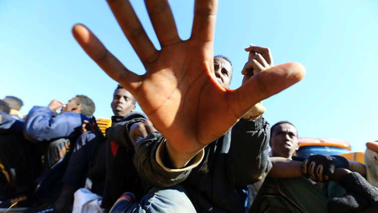 مسؤول سوداني يكشف عن أهوال الاتجار بالبشر.. سخرة واستغلال جنسي وتجارة أعضاء!