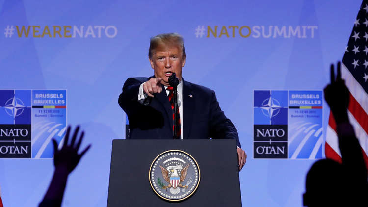 ترامب يعلن أنه يستطيع الانسحاب من الناتو ويصف القمة بأنها 