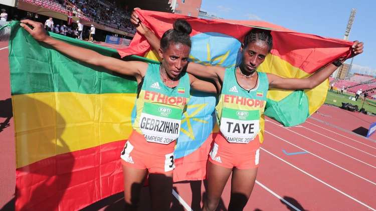 عداءة إثيوبية تثير جدلا كبيرا حول عمرها