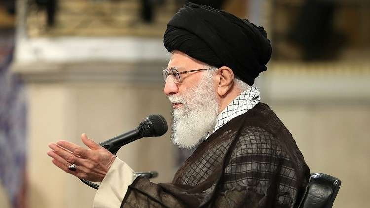  خامنئي يستقبل جرحى "حزب الله" (صورة)