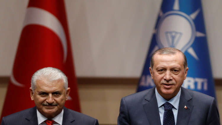 يلدريم يسلم ختم رئاسة الوزراء إلى أردوغان 