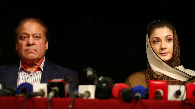 توقيف رئيس الوزراء الباكستاني السابق وابنته في مطار لاهور 