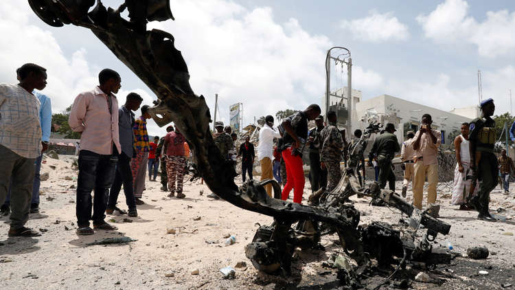 قتلى وجرحى في هجوم انتحاري وسط عاصمة الصومال.. و