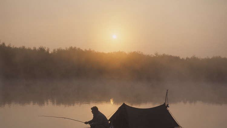 رحالة روس يعبرون البحر الأسود على طوف إنقاذ