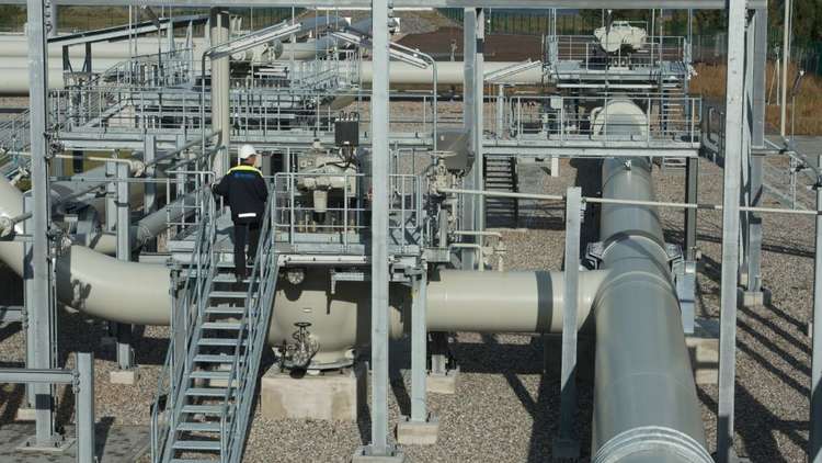 أن تبقى مع جماعتك