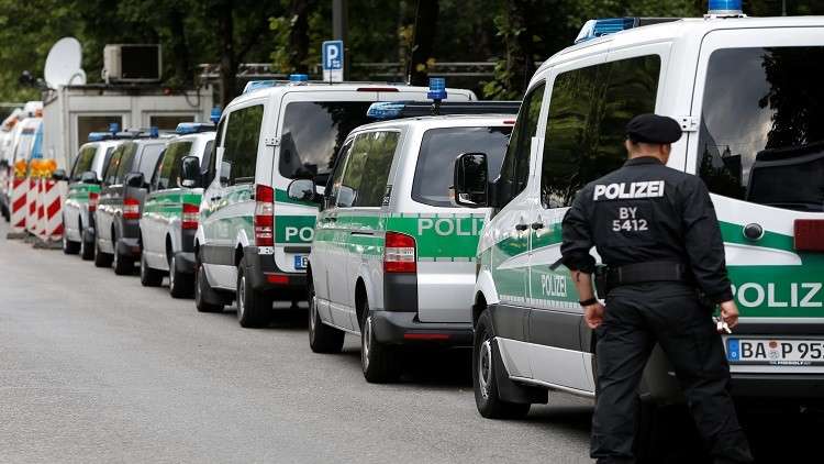إصابة 14 شخصا في هجوم بالسلاح الأبيض على حافلة في لوبيك بألمانيا 