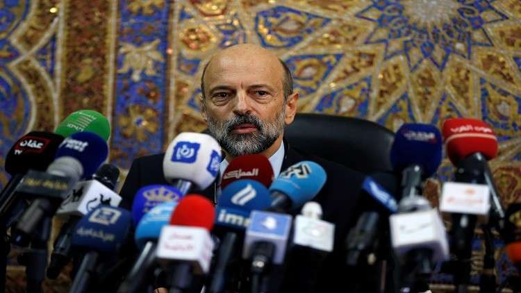 الرزاز: أخذت الضوء الأخضر من الملك ولا حصانة لفاسد