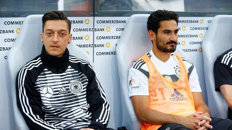 الاتحاد الألماني يرد على أوزيل واتهاماته بالعنصرية