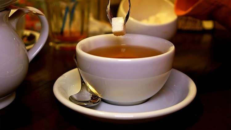 احذروا إضافة السكر إلى القهوة والشاي!