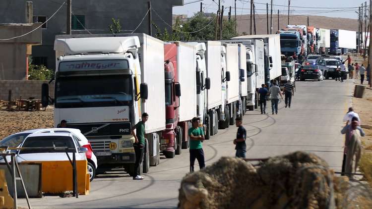 ممثلو الهلال الأحمر السوري والأمم المتحدة يوزعون المساعدات الفرنسية في الغوطة الشرقية