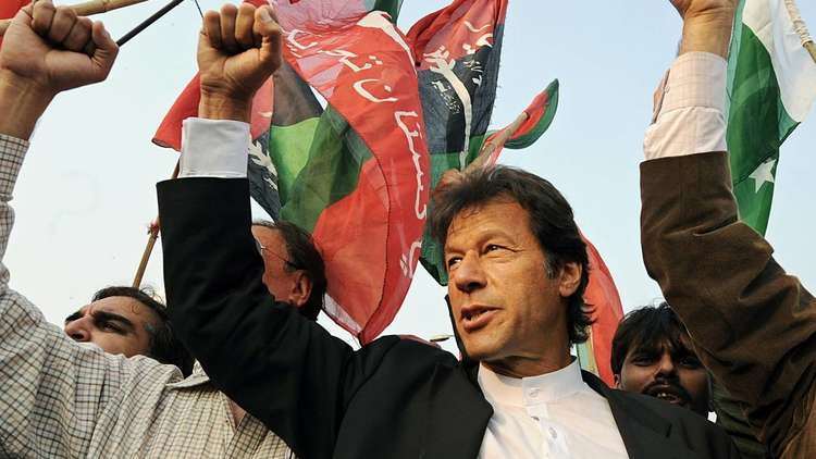 عمران خان يعلن فوز حركته في الانتخابات التشريعية بباكستان