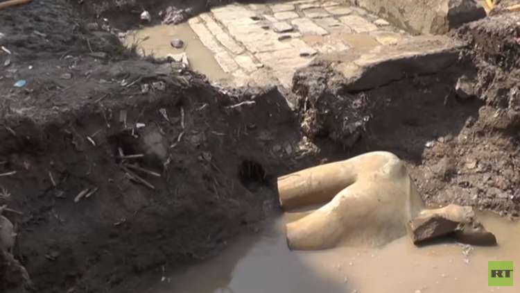 مصر.. ترميم تمثال ضخم للملك رمسيس الثاني 