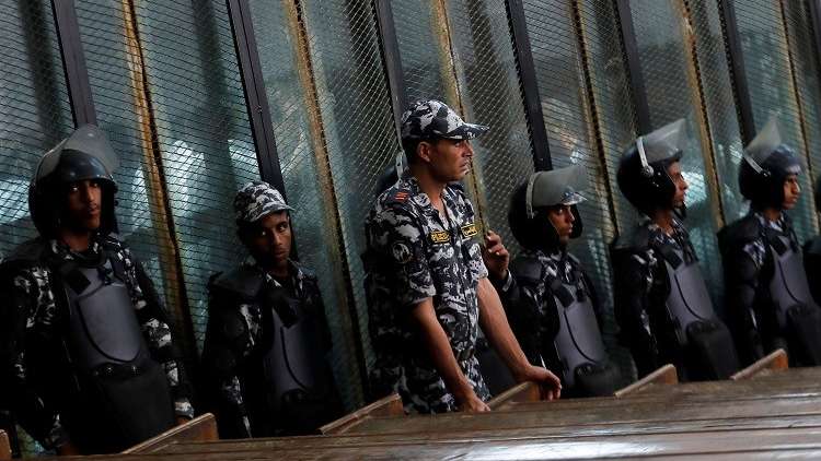 مصر.. سجن شاعر 3 أعوام بتهمة نشر أخبار كاذبة وإهانة الجيش