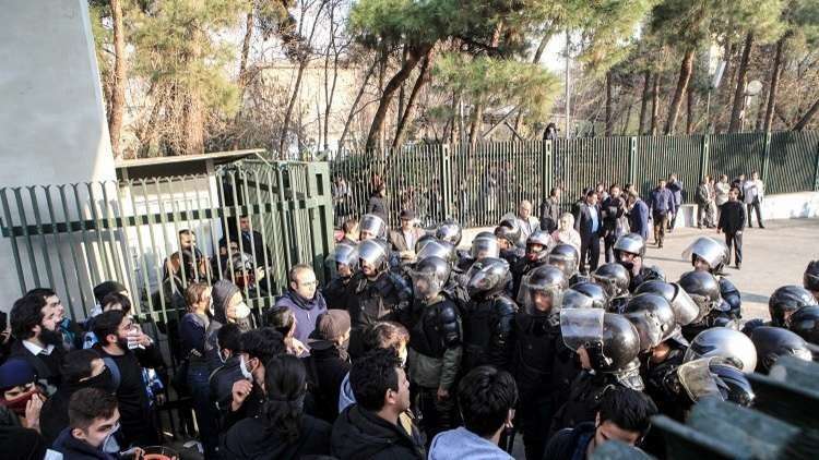 إيران.. احتجاجات في مدينة أصفهان ضد الغلاء والبطالة وتردي الأوضاع المعيشية