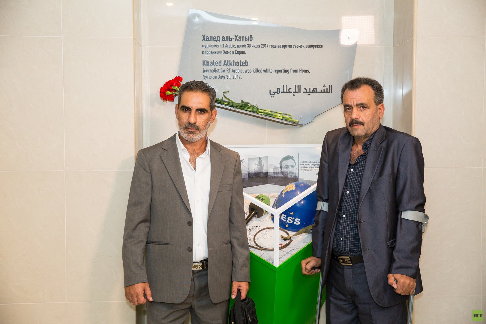 السائق محمد همهم والمصور معتز يعقوب اللذان تعرضا للهجوم مع الراحل خالد الخطيب 