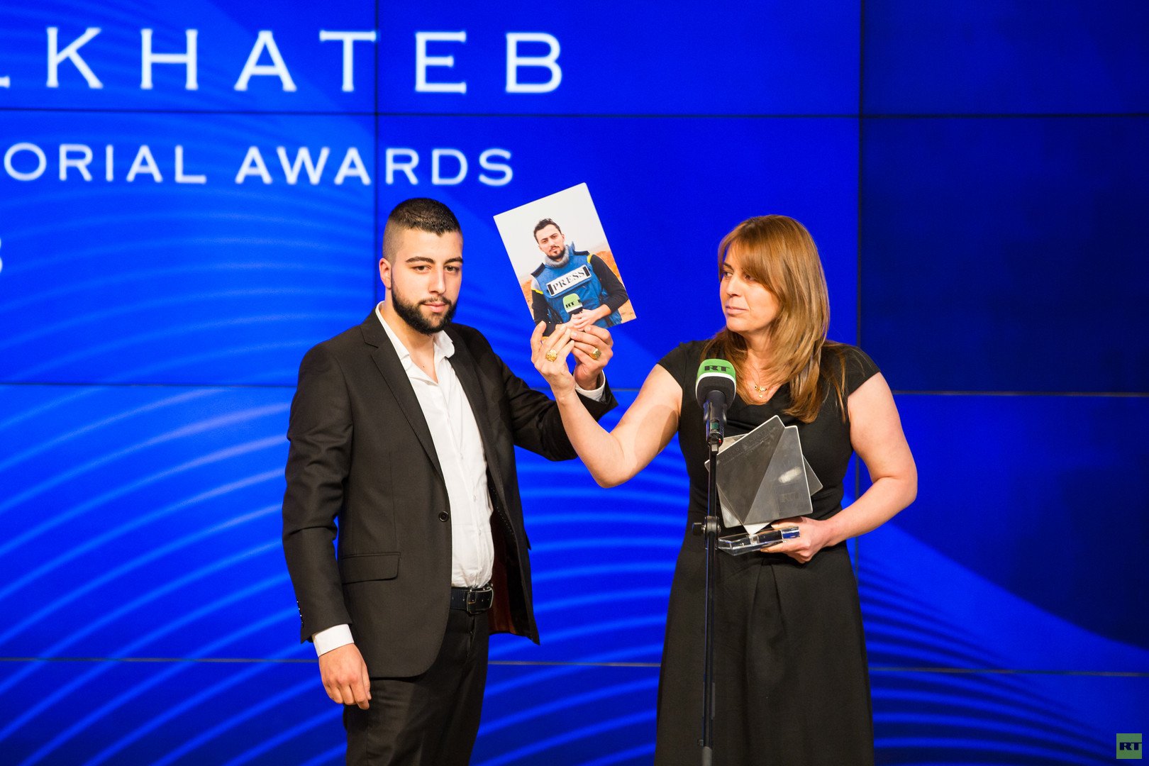 والدة خالد الخطيب وشقيقه