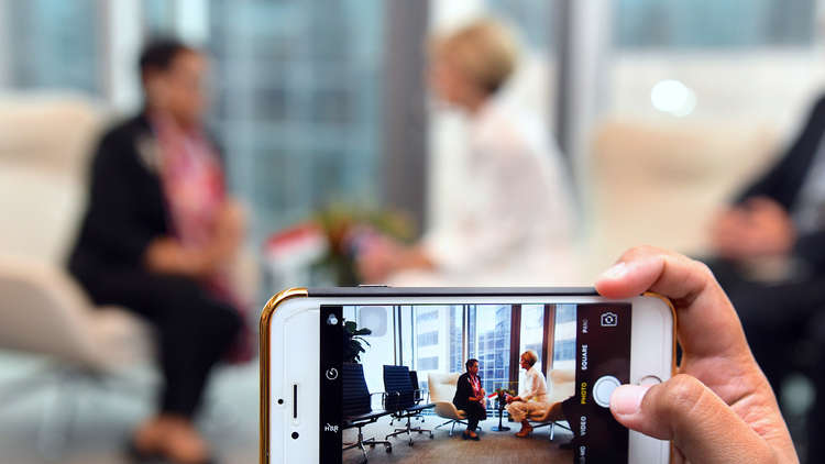 "أبل" تحقق أرباحا قوية بدعم من مبيعات "أيفون"