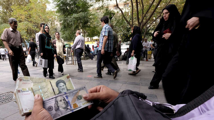 إقالة مسؤول كبير في البنك المركزي الإيراني