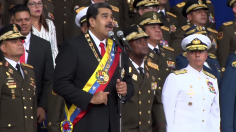 الرئيس الفنزويلي يتعرض لمحاولة اغتيال أثناء عرض عسكري