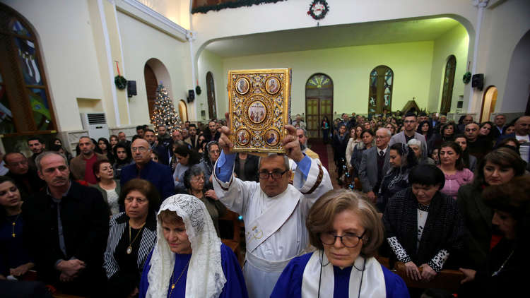 العراق ينسق مع الفاتيكان للحد من هجرة المسيحيين