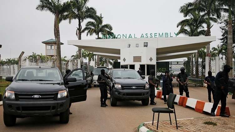 نيجيريا.. قوات الأمن تمنع النواب من دخول البرلمان