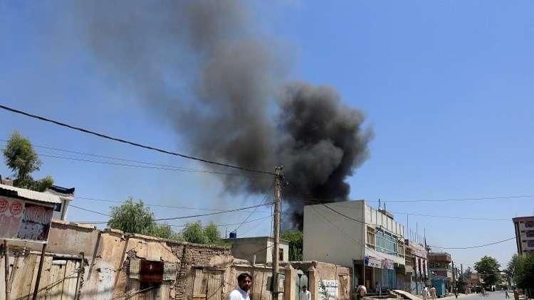 أفغانستان.. 50 قتيلا بغارة أمريكية وهجمات لطالبان