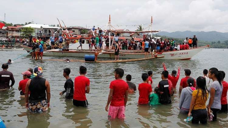 مقتل 7 أشخاص وفقدان 8 بغرق زورق قرب الحدود الماليزية