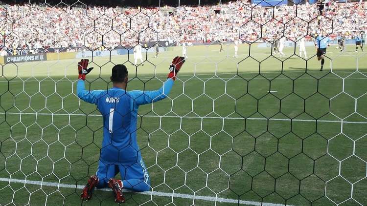 بالفيديو.. تألق لافت للحارس كيلور نافاس 