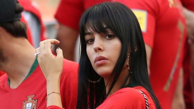 بالصور.. رونالدو يستمتع مع صديقته بآخر أيام العطلة