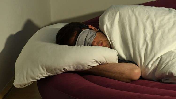 علماء يكشفون مخاطر النوم لفترة طويلة