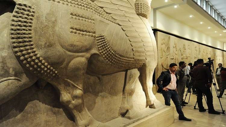 متحف بريطاني يعيد قطعا أثرية مسروقة إلى العراق!