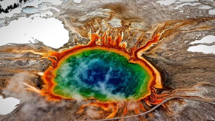 خلال شهر.. 153 زلزالا في محيط أخطر البراكين في العالم