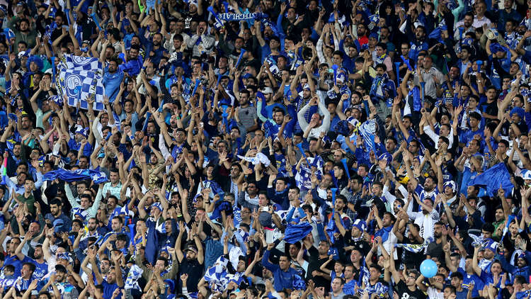 بالفيديو.. شعارات مناهضة لخامنئي خلال مباراة كرة قدم بطهران