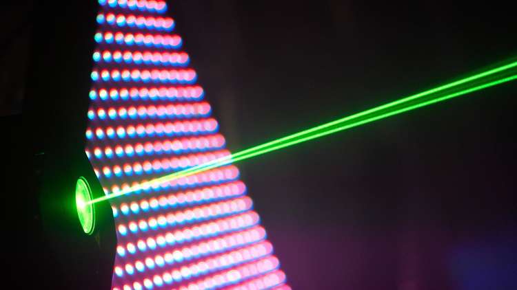 الولايات المتحدة تطور شعاعا نيوترونيا بعيد المدى