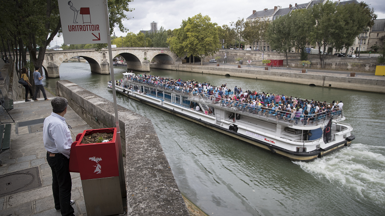 باريس.. إضافة مراحيض عامة للتبول مباشرة في النهر! (صورة)