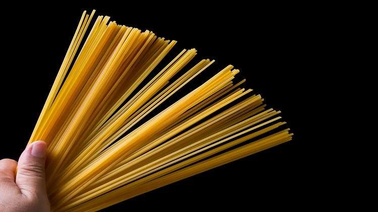 علماء ينجحون في حل غموض "كسر" المعكرونة!
