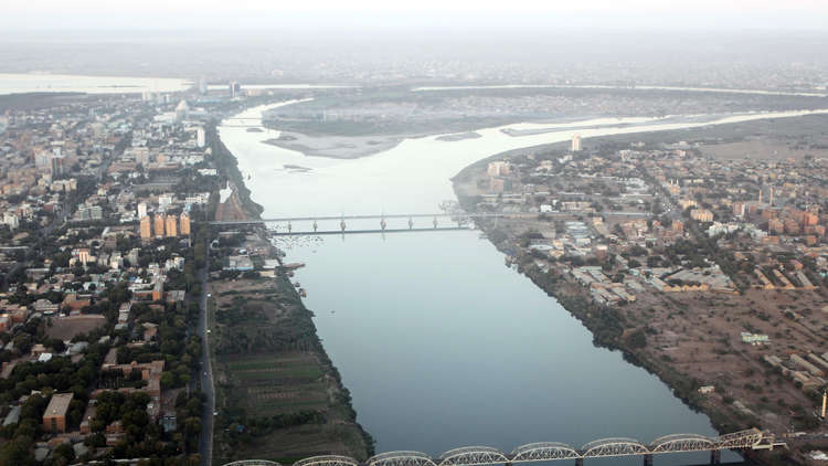 مقتل 22 تلميذا سودانيا وامرأة واحدة بانقلاب مركبهم