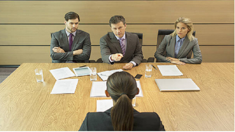 تعويض مسلمة سويدية رفضت مصافحة رجل أثناء مقابلة عمل!