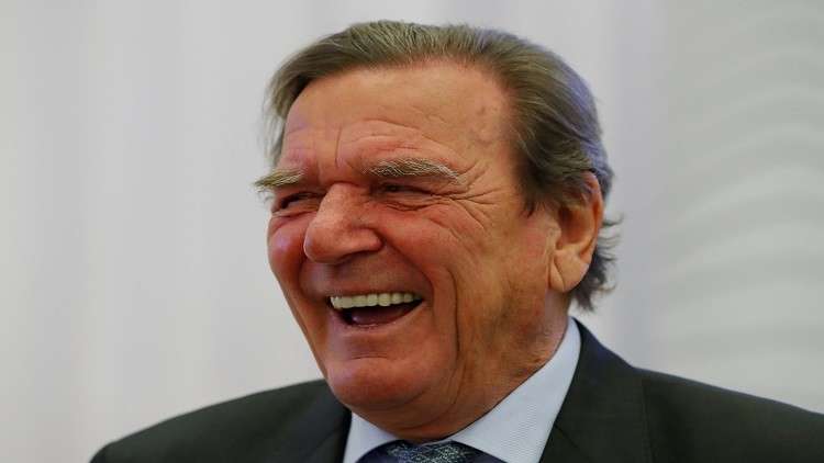 غيرهارد شرودر مقبل على الزواج من كورية تصغره بـ26 عاما