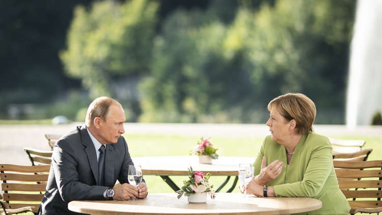 لماذا ينبغي النظر إلى اجتماع بوتين وميركل كحدث ذي دلالة