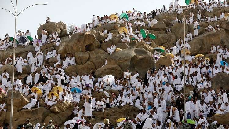 حاج يمني يعفو عن قاتل ابنه على صعيد عرفات 