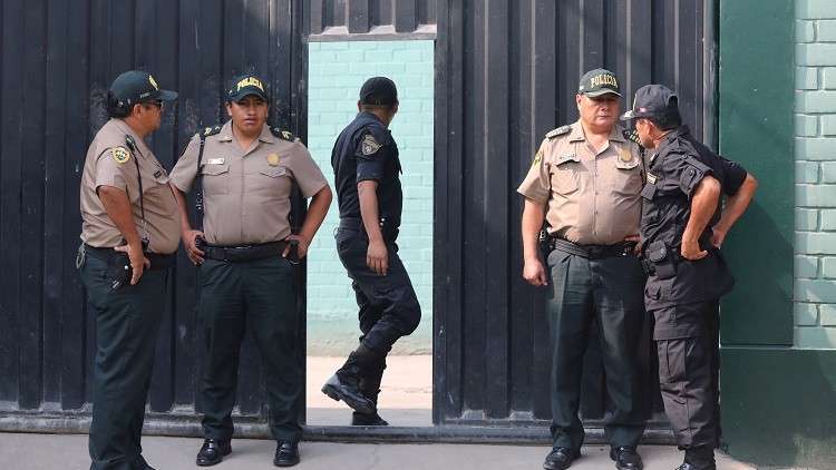  الشرطة البيروفية تعتقل لاعبا أثناء المباراة متهما بـ