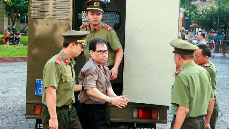 السجن 14 عاما لمواطنين أمريكيين في فيتنام بتهمة الإرهاب
