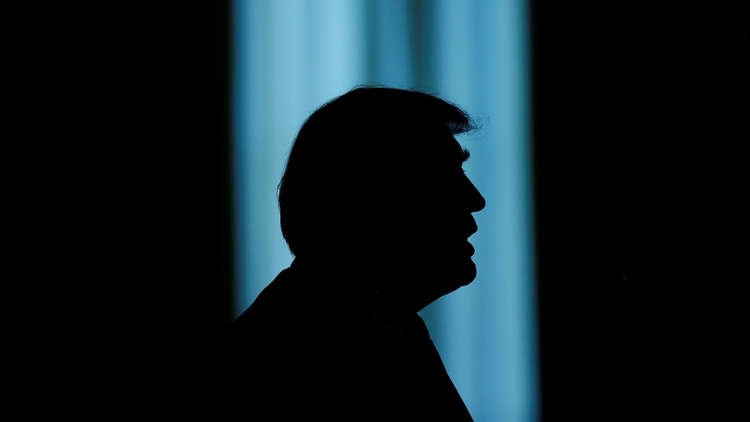 "التايم" الأمريكية تنشر صورة لترامب وهو "يغرق"