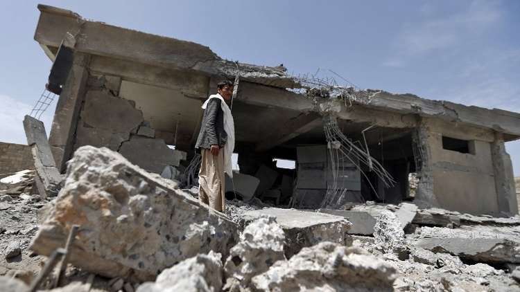 الحوثيون يتهمون التحالف العربي بقتل 26 طفلا وامرأة بغارة جديدة على الحديدة