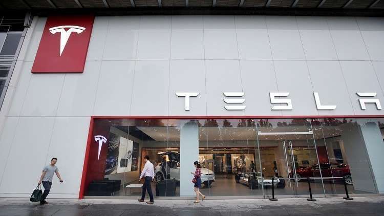 حريق ضخم بمصنع "تسلا" في كاليفورنيا الأمريكية